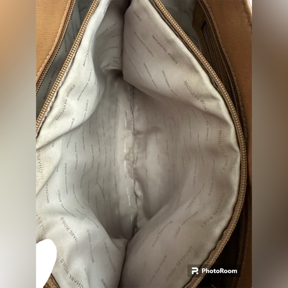 GUC Michael Kors Jet Set Large Logo Tote - Picture 5 of 8